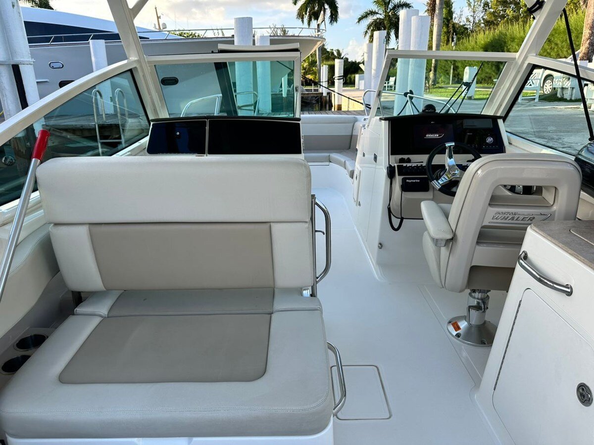 2021-boston-whaler-28-9ddb9a