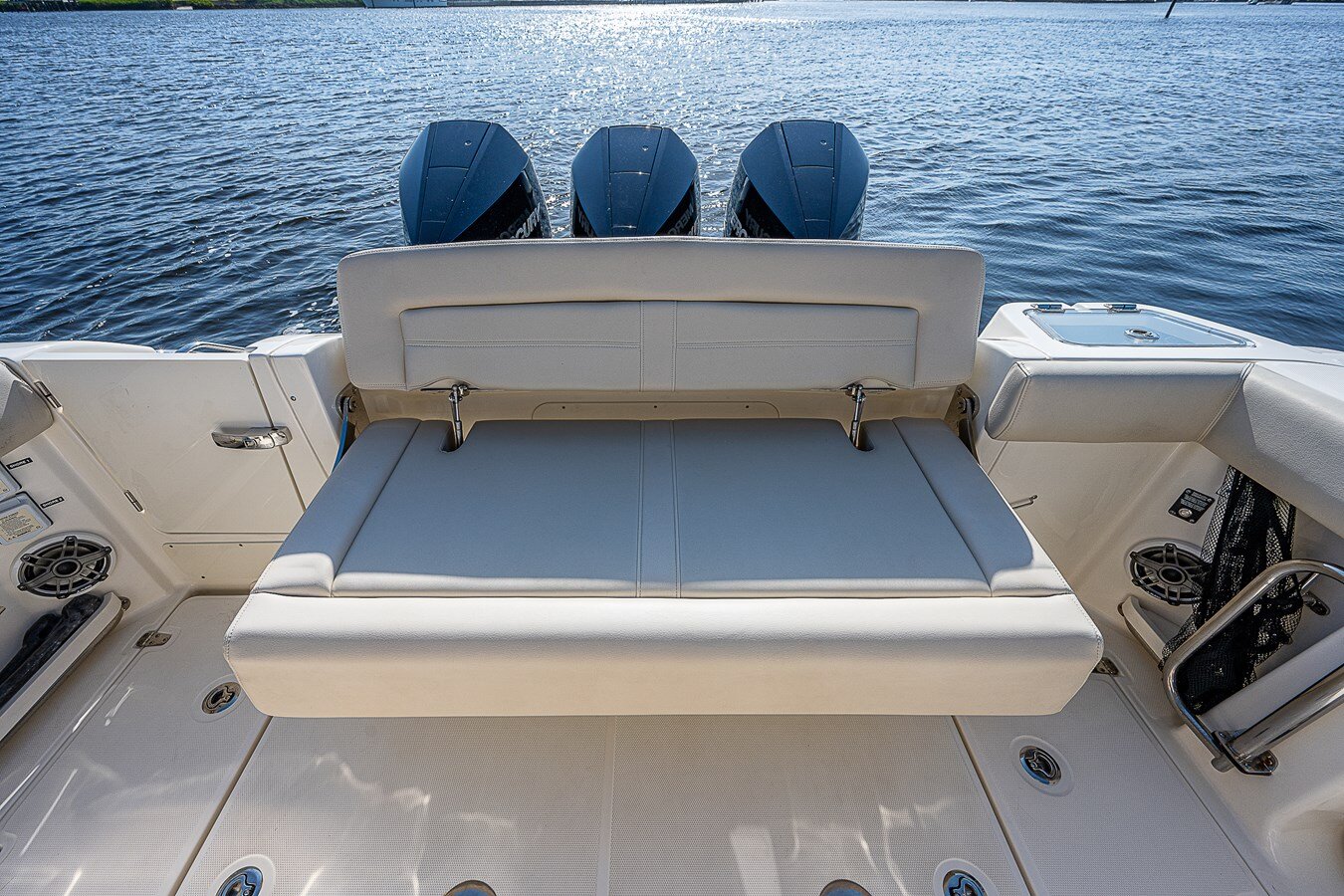 2021-boston-whaler-35-6-c5490e