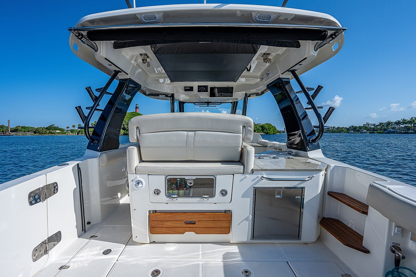 2021-boston-whaler-35-6-c5490e