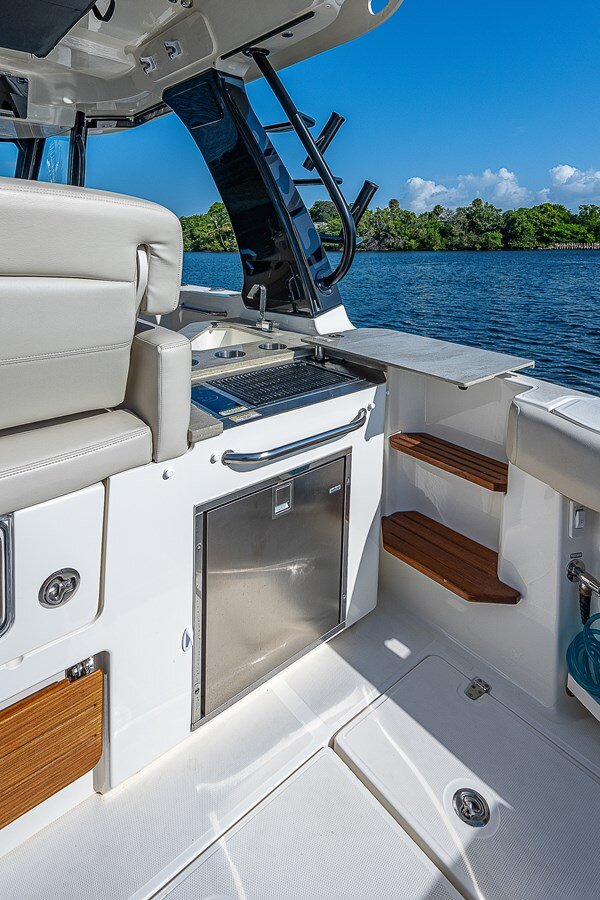 2021-boston-whaler-35-6-c5490e