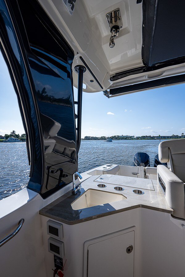 2021-boston-whaler-35-6-c5490e