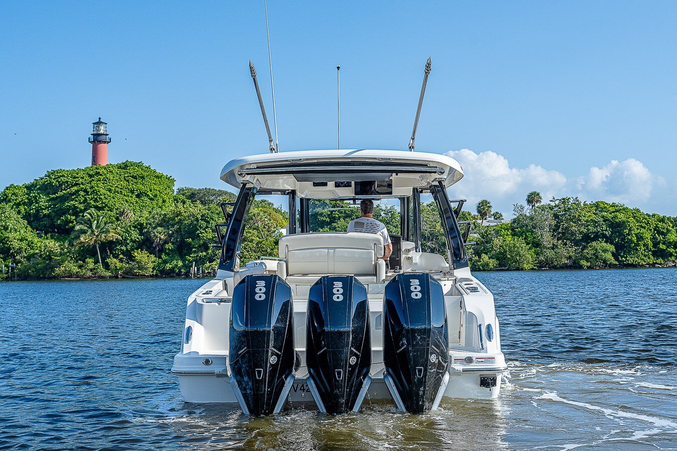 2021-boston-whaler-35-6-c5490e