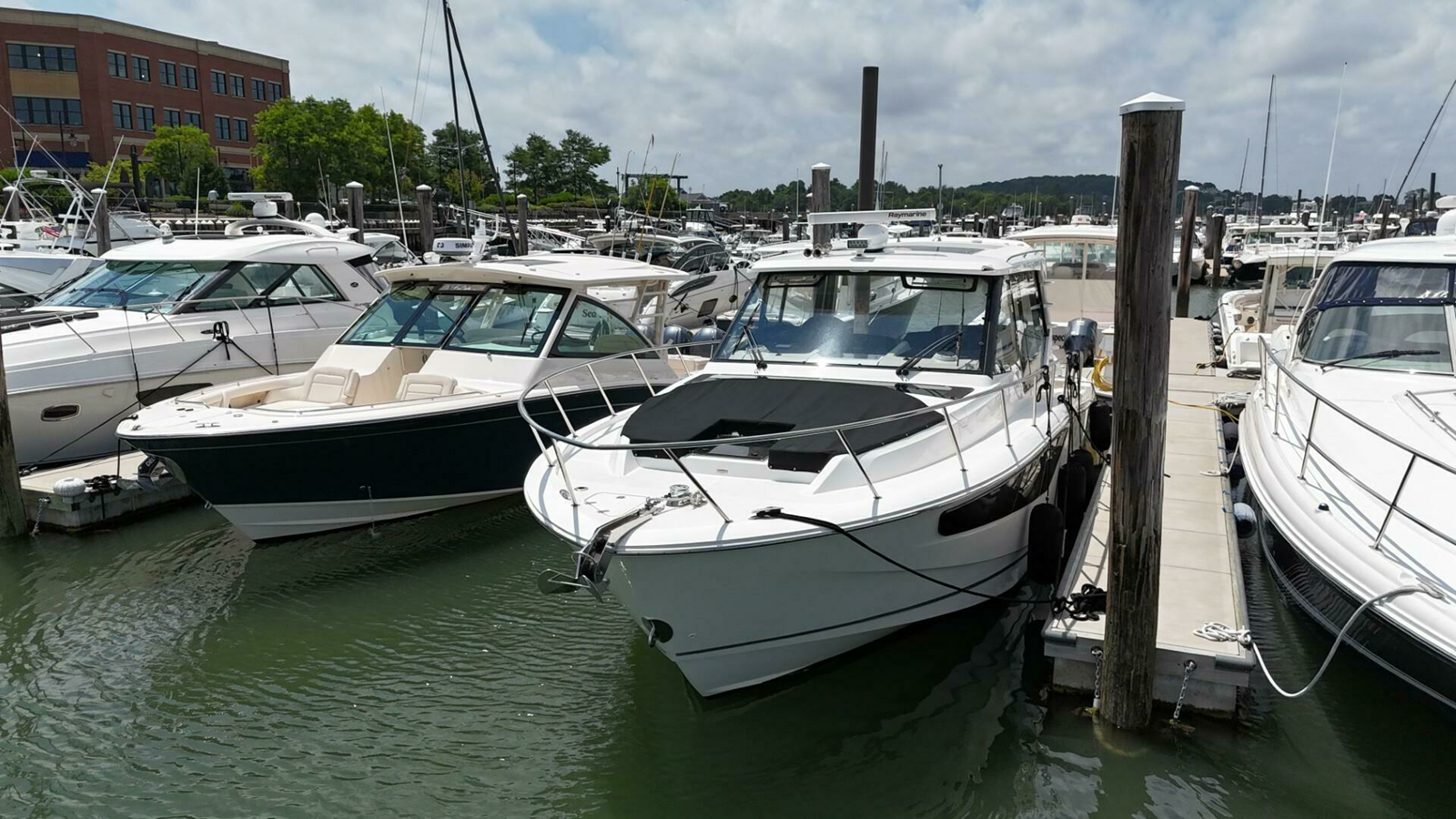 2021-boston-whaler-40-33dd9e