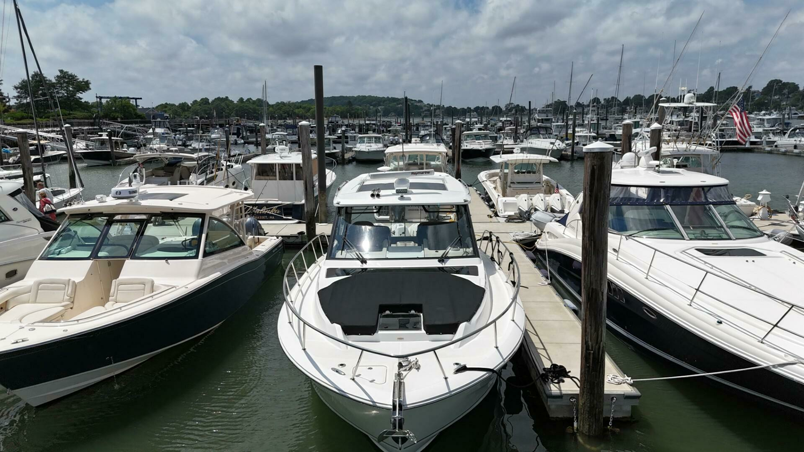 2021-boston-whaler-40-33dd9e