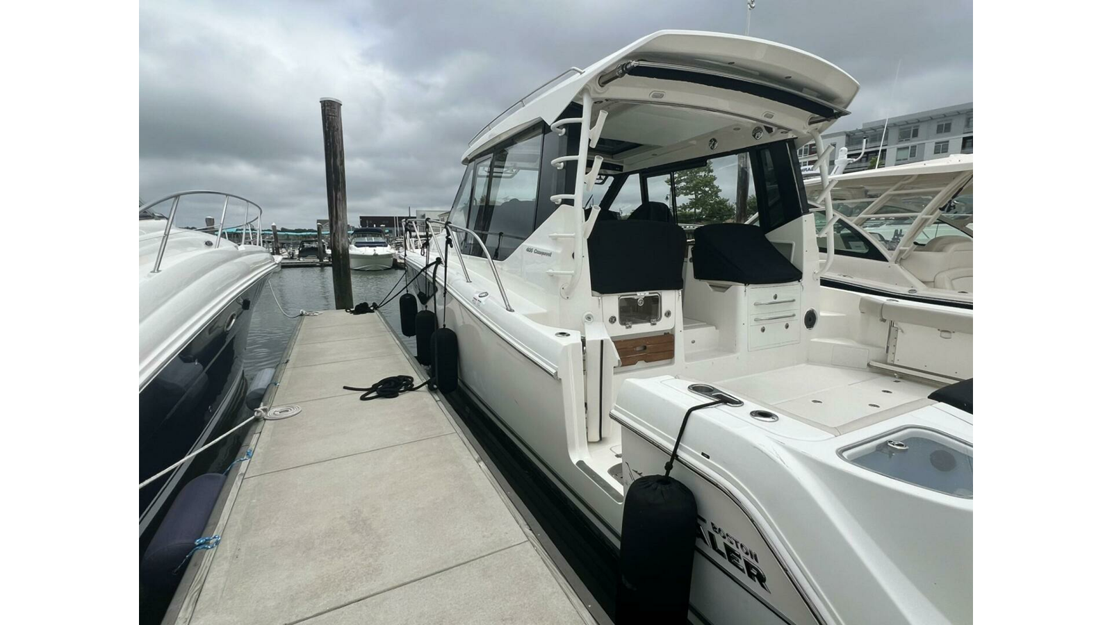 2021-boston-whaler-40-33dd9e