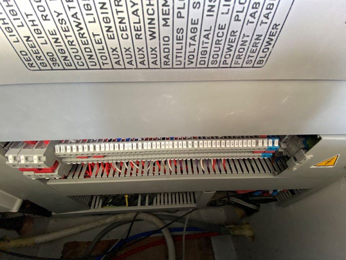 2021-comitti-32-6-c3e3c1