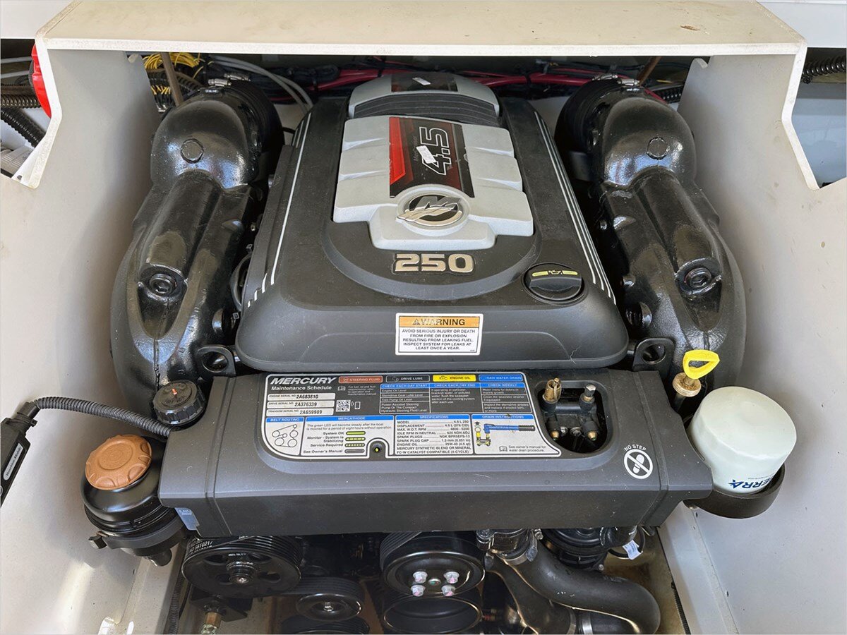 2021-crownline-22-1-4cc957