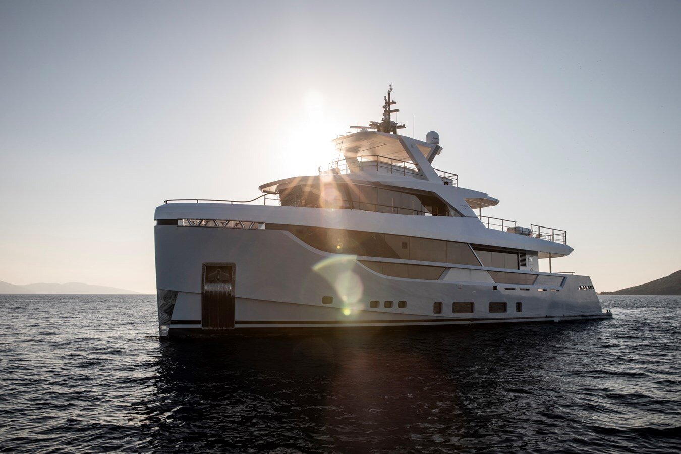 2021-custom-steel-motoryacht-98-6-f972b3