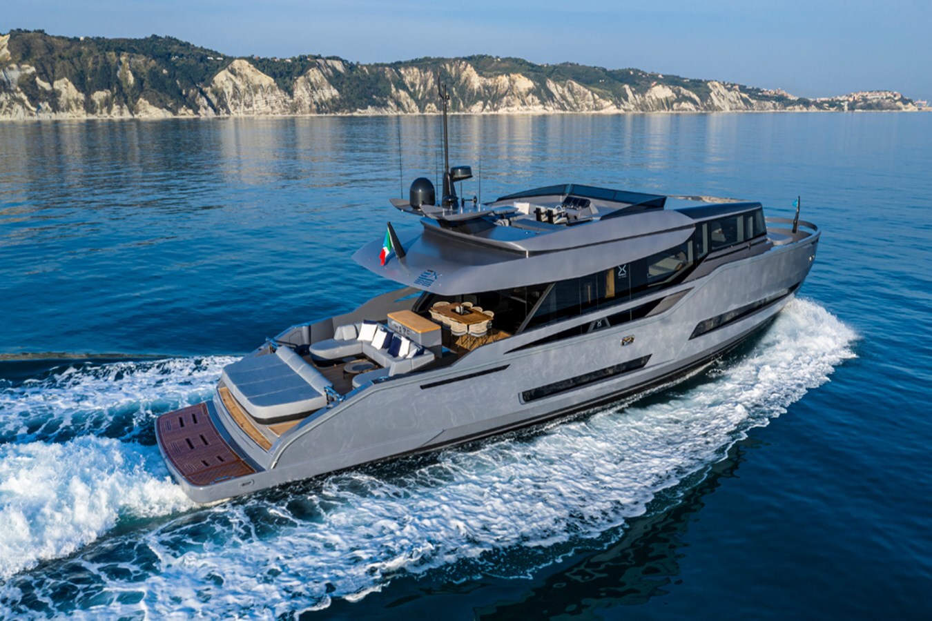 2021-extra-yachts-85-4-5f8829