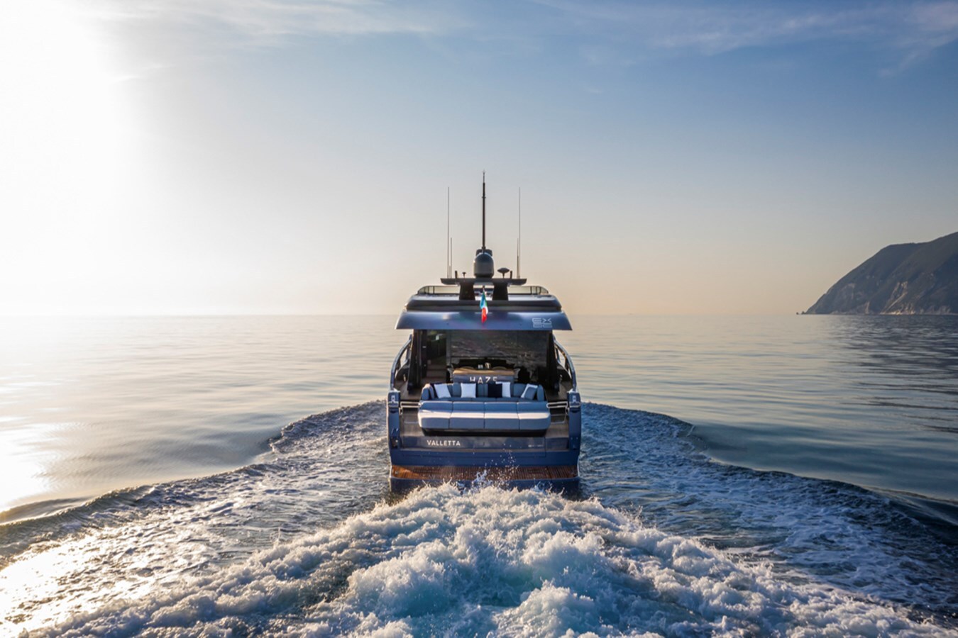 2021-extra-yachts-85-4-5f8829