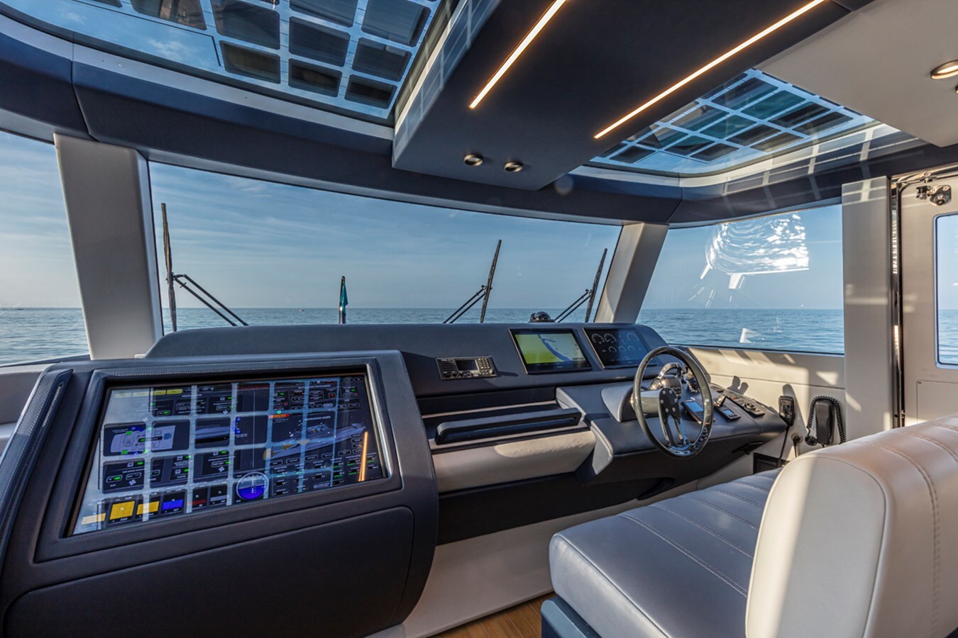 2021-extra-yachts-85-4-5f8829