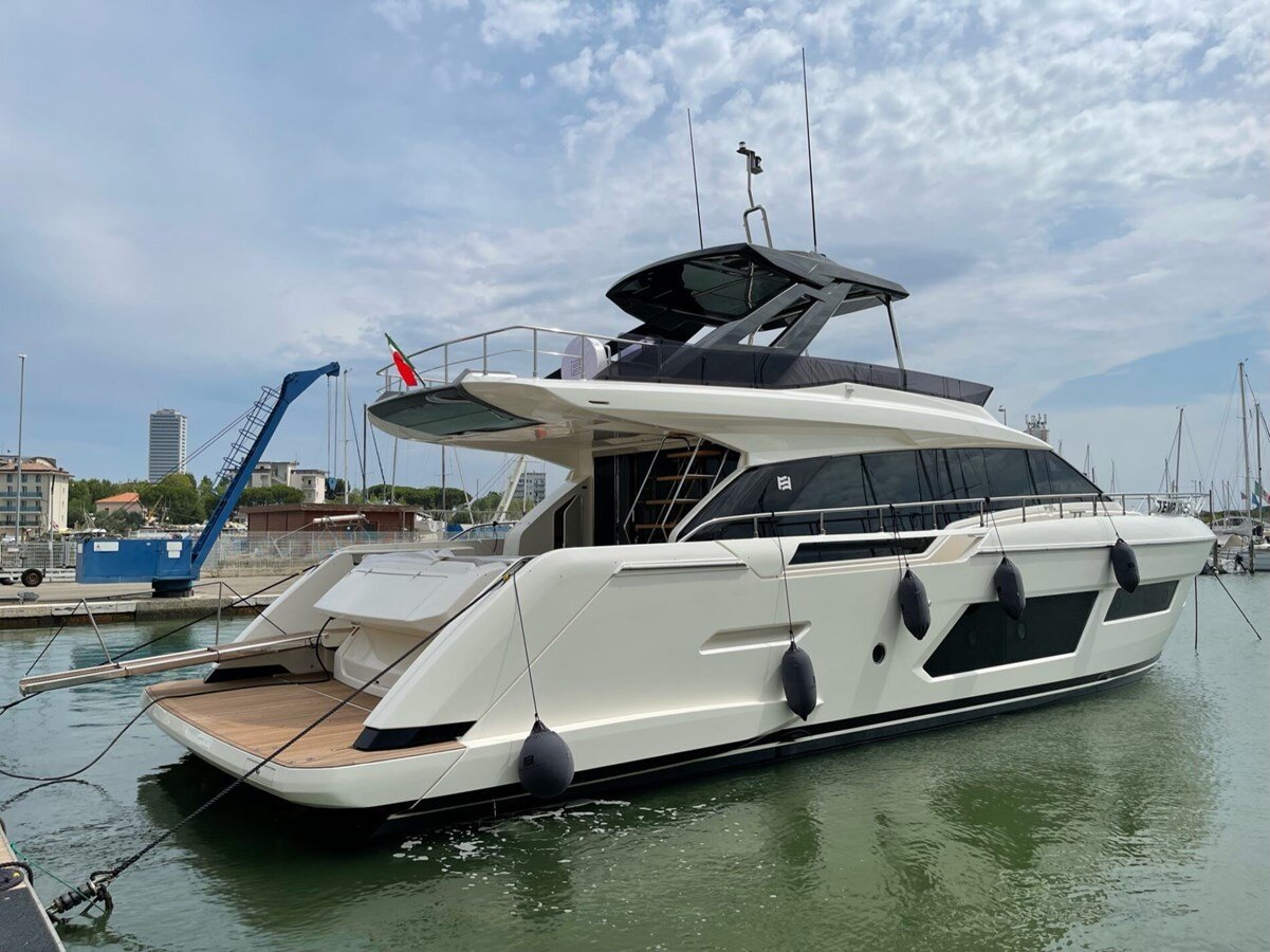 2021-ferretti-yachts-66-5-c46259