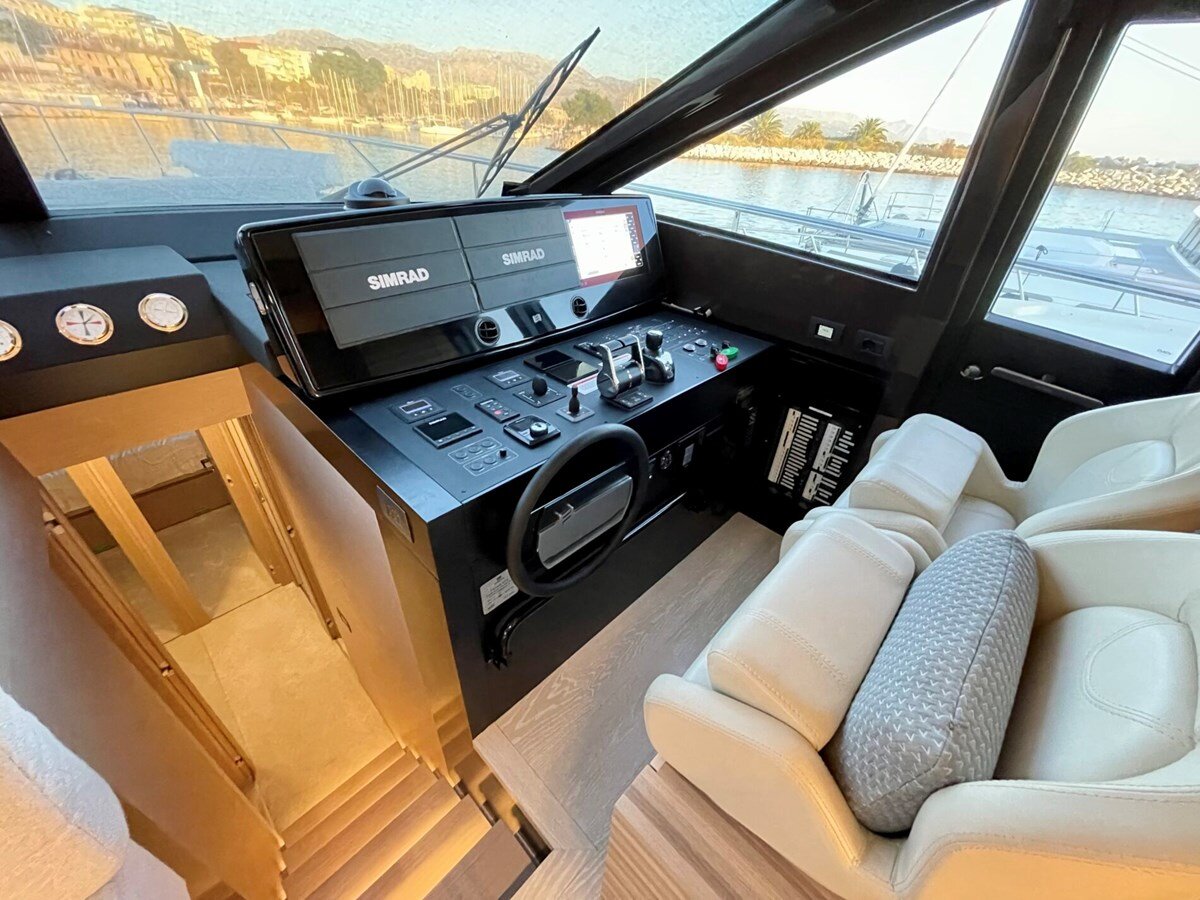 2021-ferretti-yachts-66-5-c46259