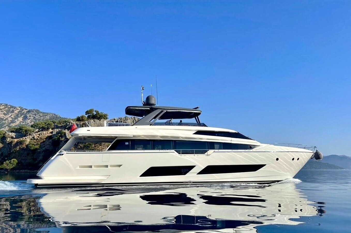 2021-ferretti-yachts-85-10-121316