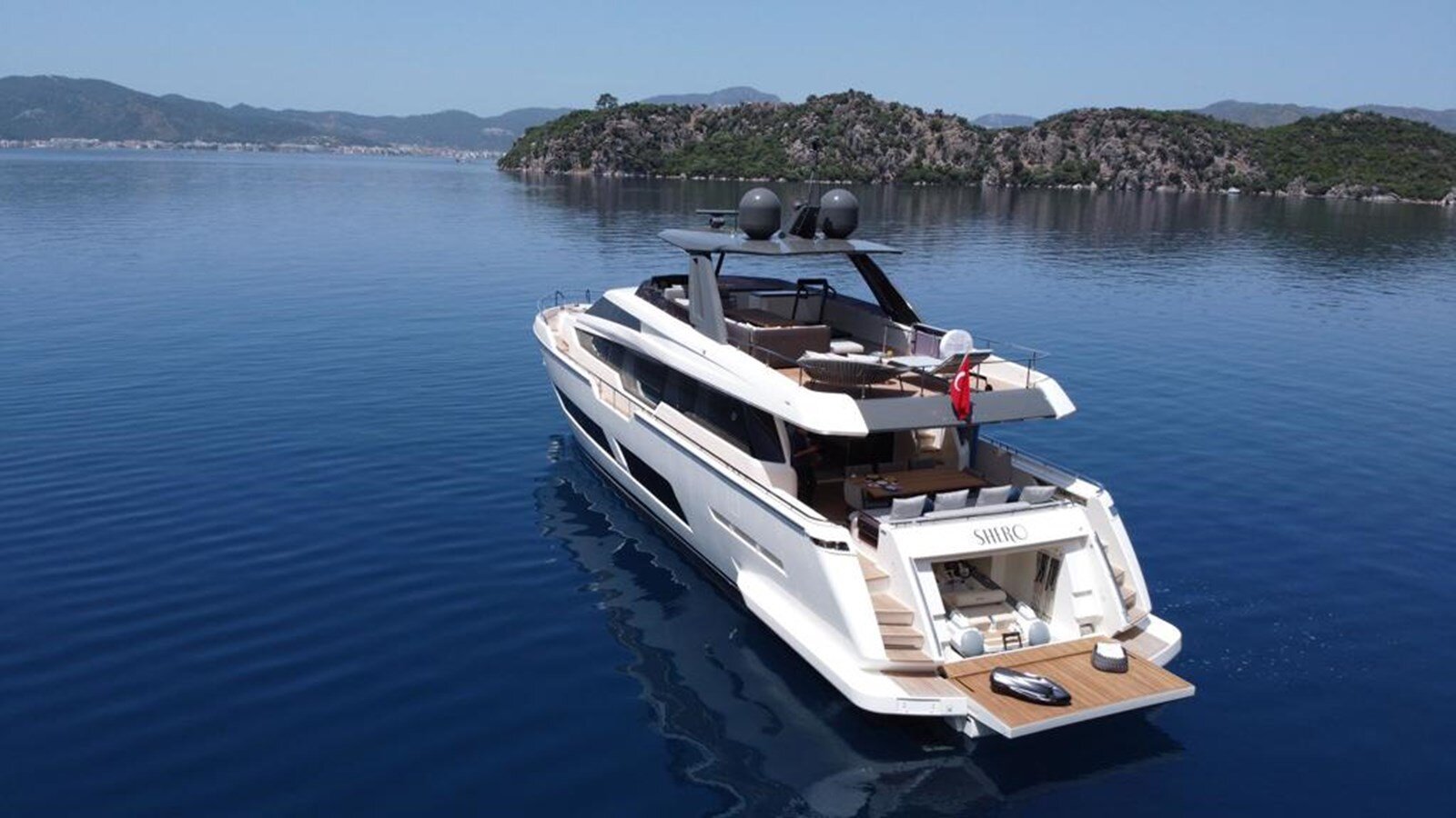 2021-ferretti-yachts-85-8-18d25b