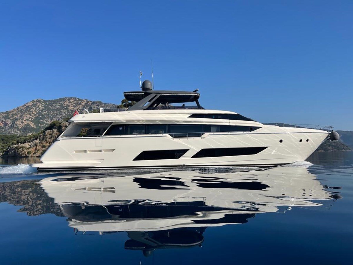 2021-ferretti-yachts-85-8-18d25b