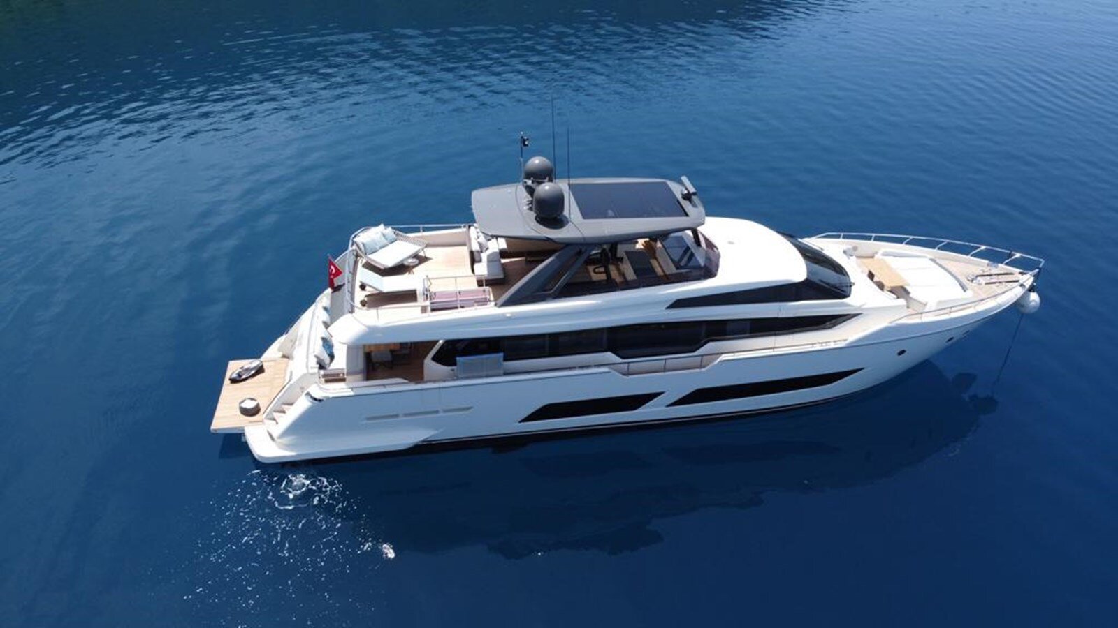 2021-ferretti-yachts-85-8-18d25b