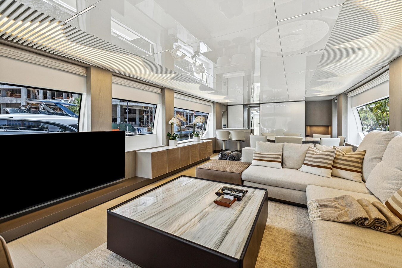 2021-ferretti-yachts-85-9e13dd