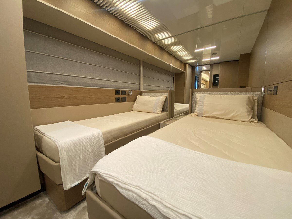 2021-ferretti-yachts-93-6-428e89