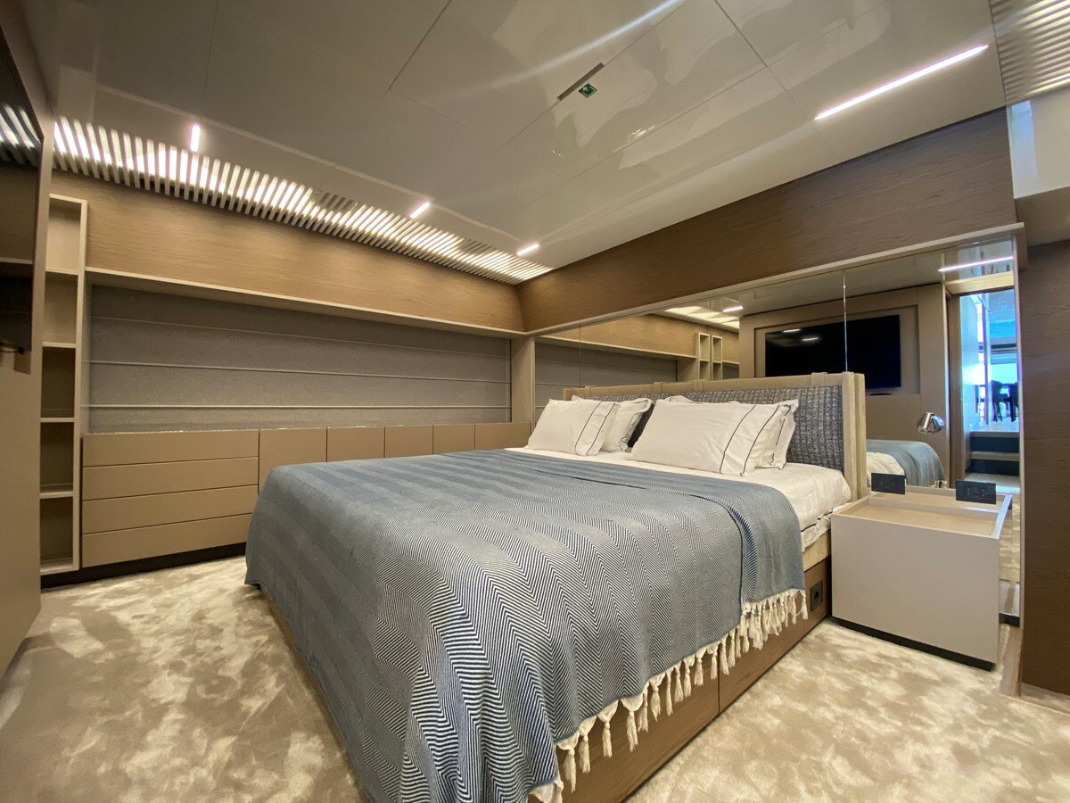 2021-ferretti-yachts-93-6-428e89