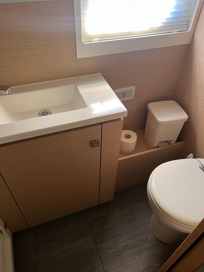 2021-fountaine-pajot-44-9f0a49