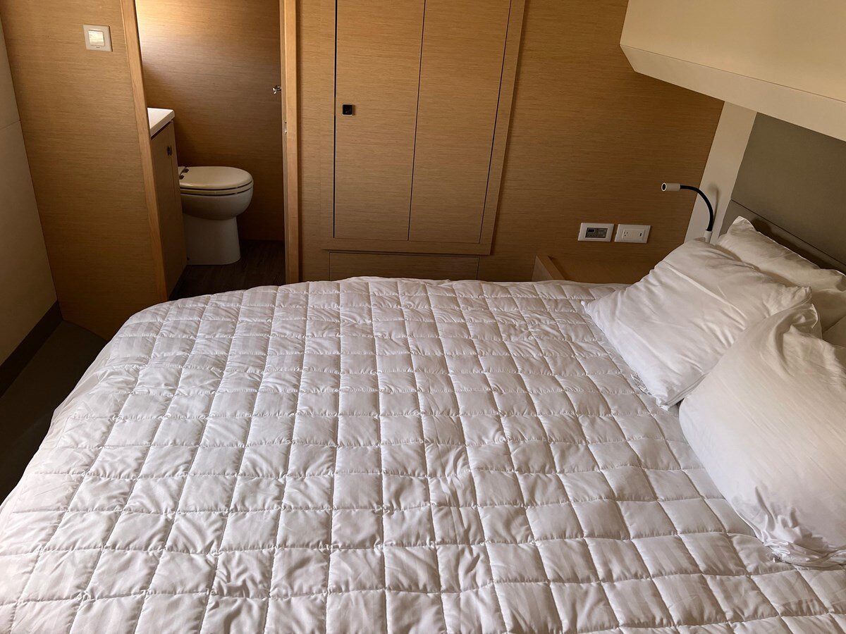 2021-fountaine-pajot-44-9f0a49