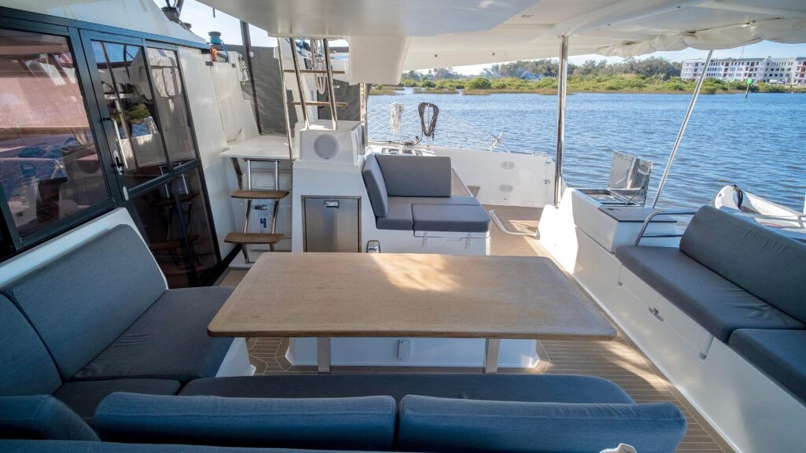 2021-fountaine-pajot-45-d2dfa4
