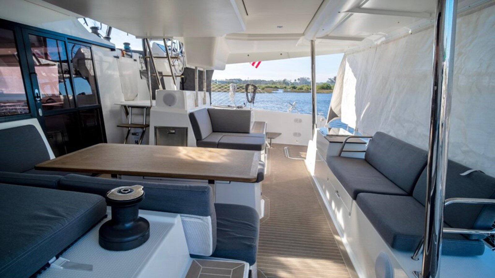 2021-fountaine-pajot-45-d2dfa4