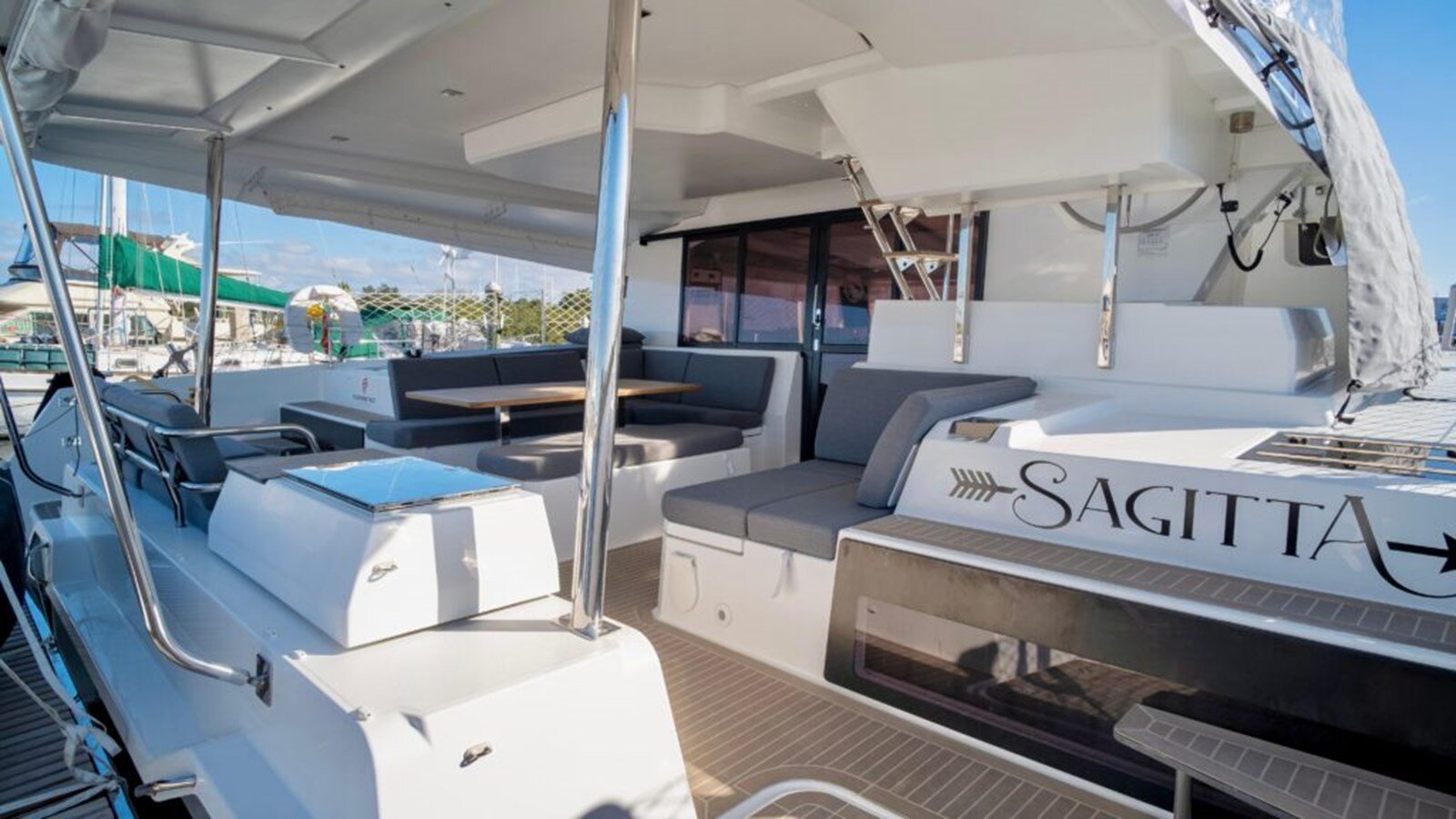 2021-fountaine-pajot-45-d2dfa4