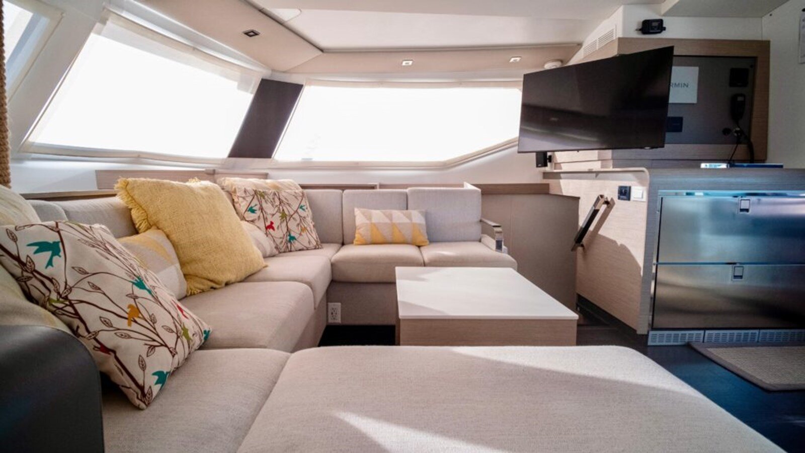 2021-fountaine-pajot-45-d2dfa4