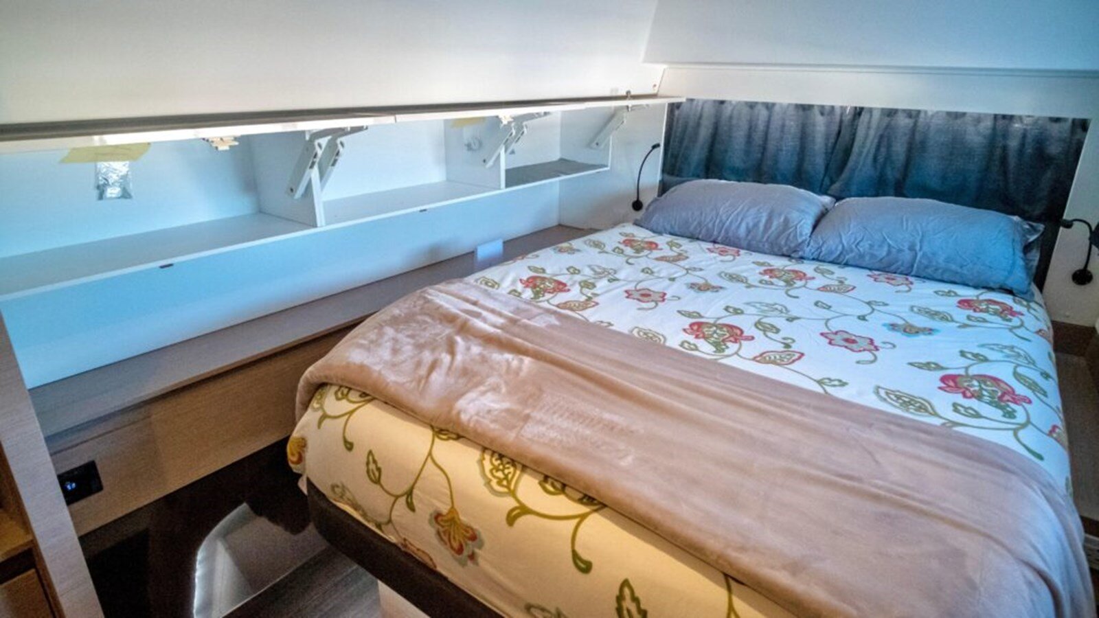 2021-fountaine-pajot-45-d2dfa4