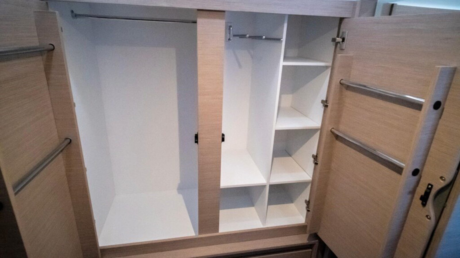 2021-fountaine-pajot-45-d2dfa4