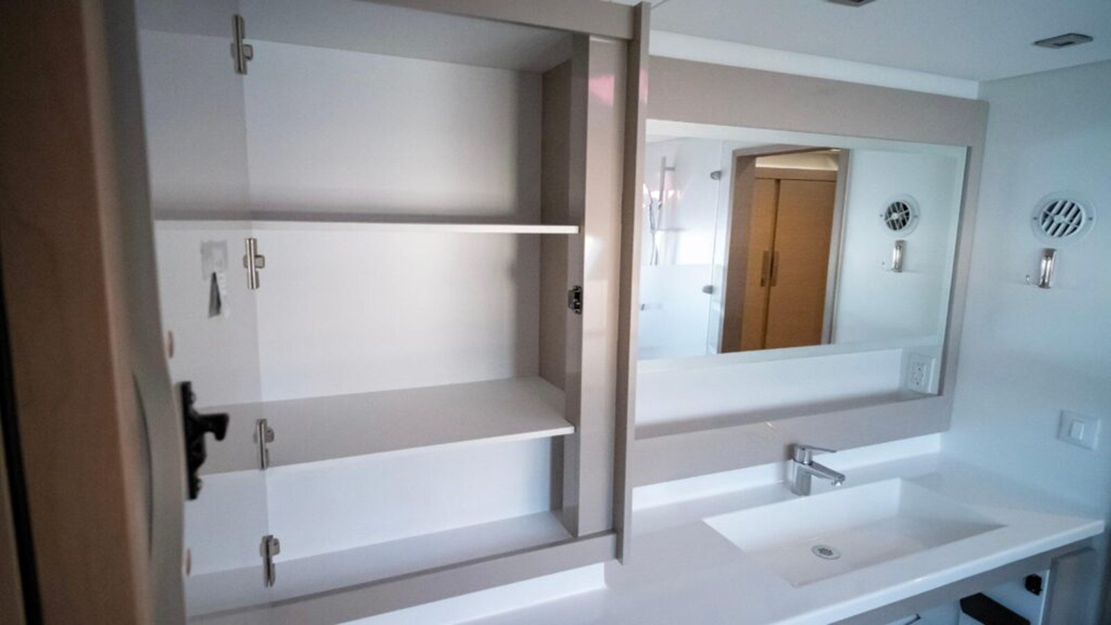 2021-fountaine-pajot-45-d2dfa4