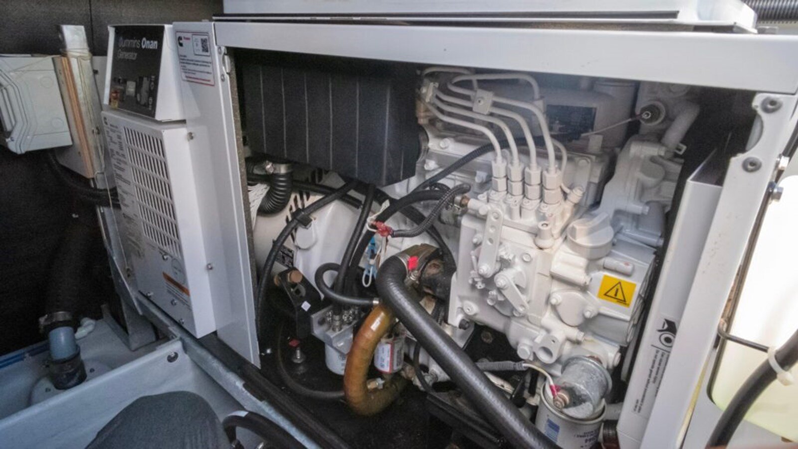 2021-fountaine-pajot-45-d2dfa4