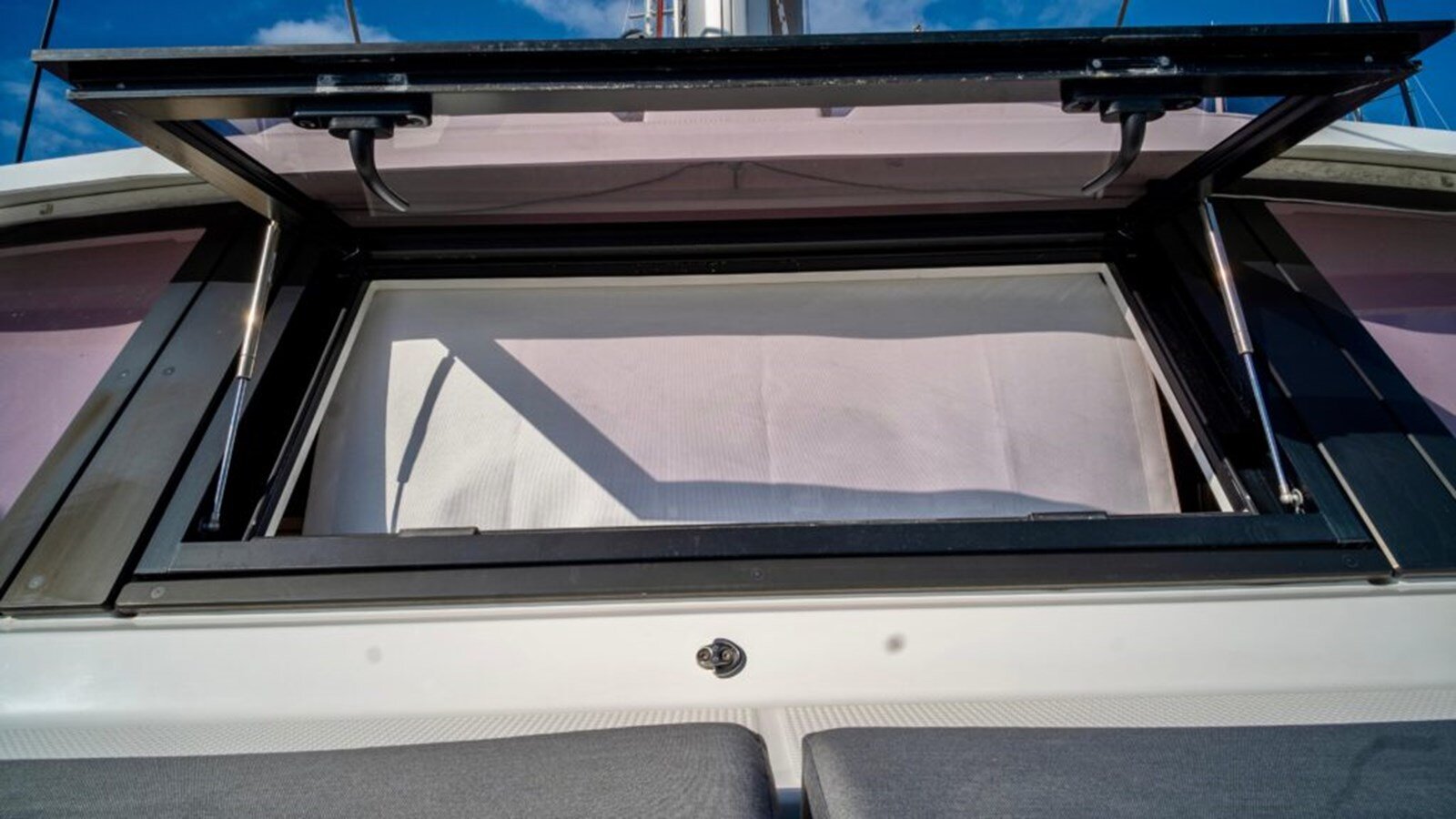 2021-fountaine-pajot-45-d2dfa4