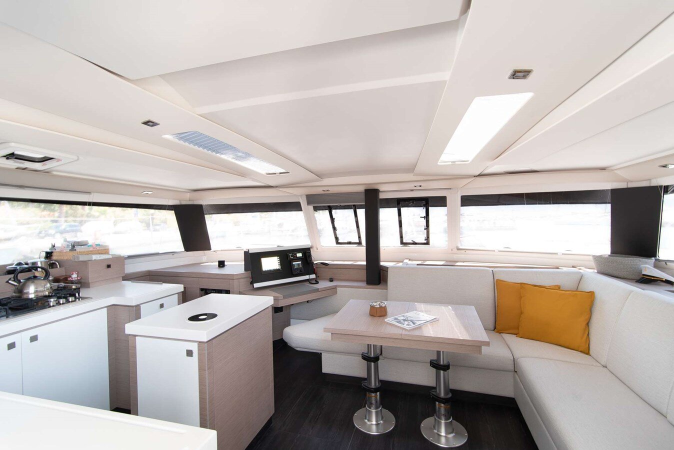 2021-fountaine-pajot-47-311d34