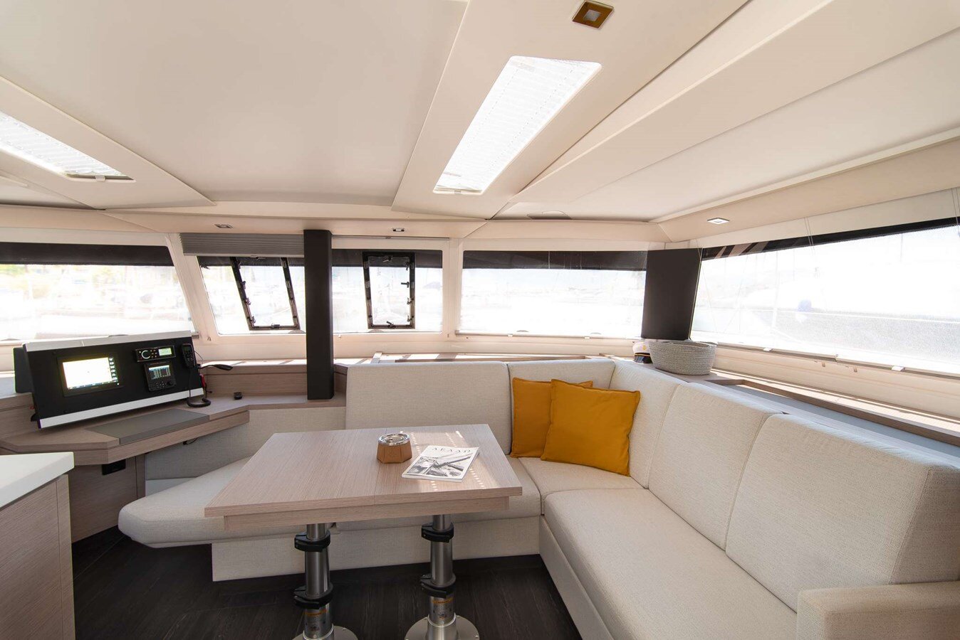 2021-fountaine-pajot-47-311d34