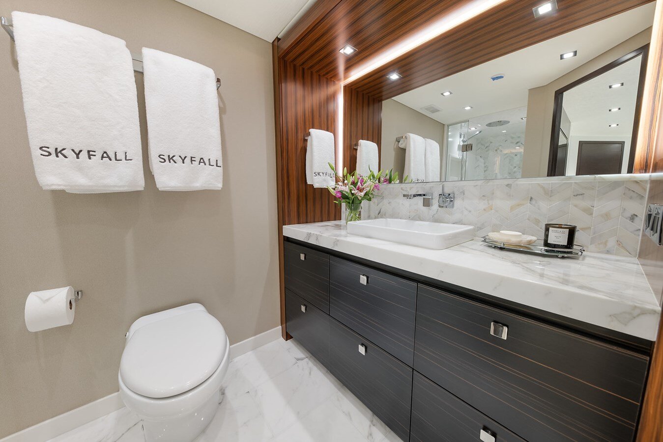 2021-hatteras-75-280c85