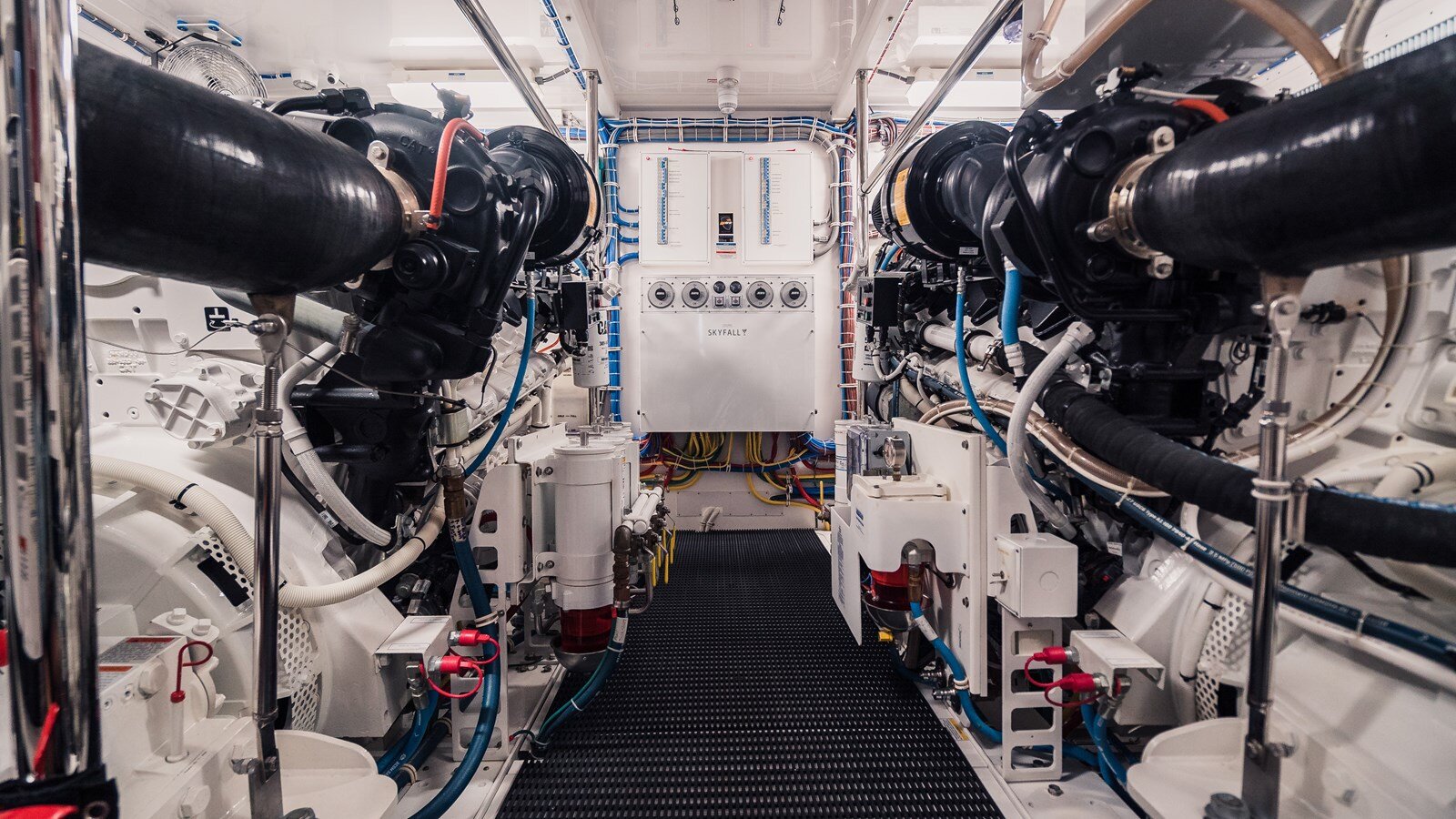 2021-hatteras-75-280c85