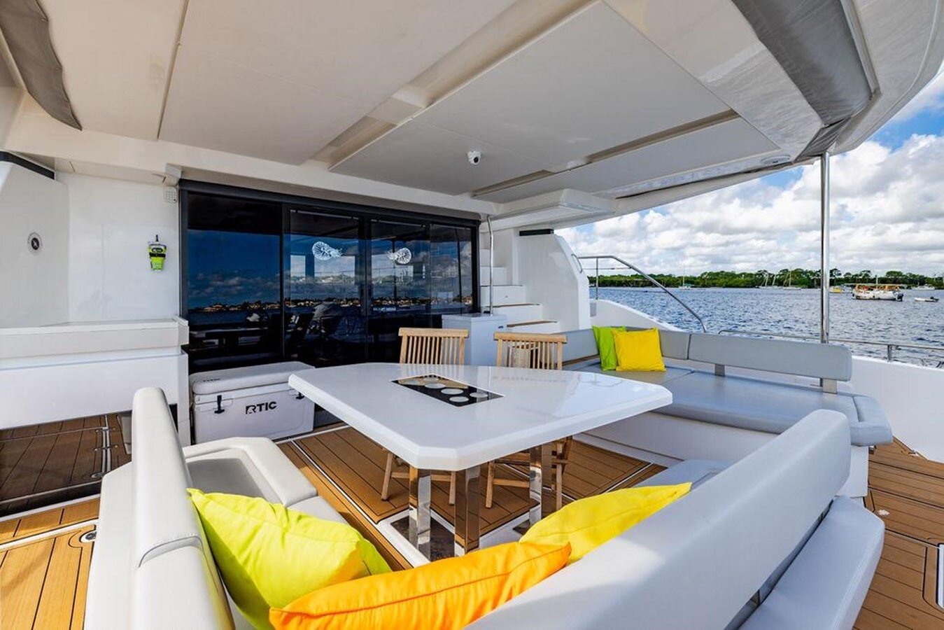 2021-leopard-catamarans-53-1-c915b7