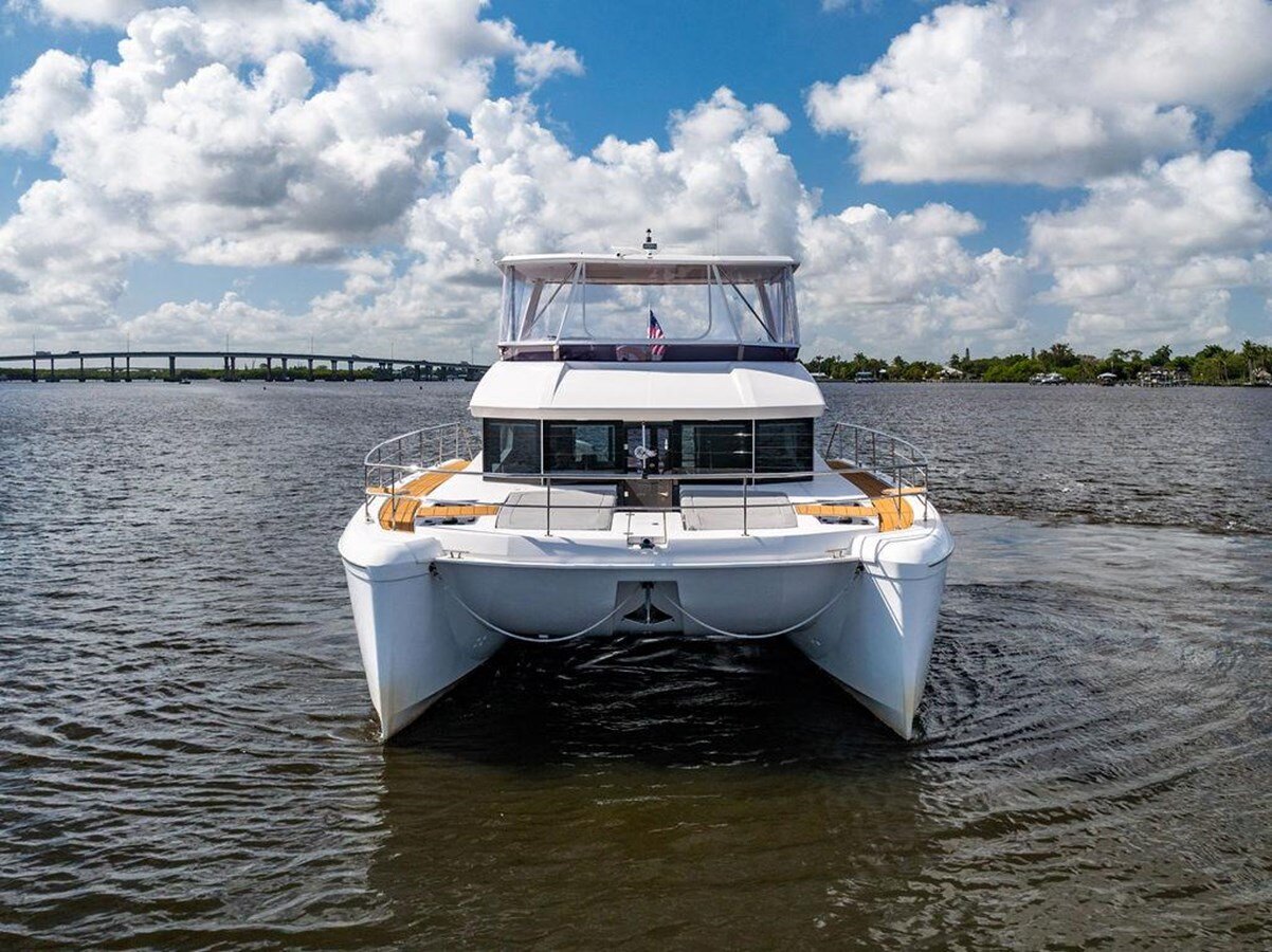 2021-leopard-catamarans-53-1-c915b7