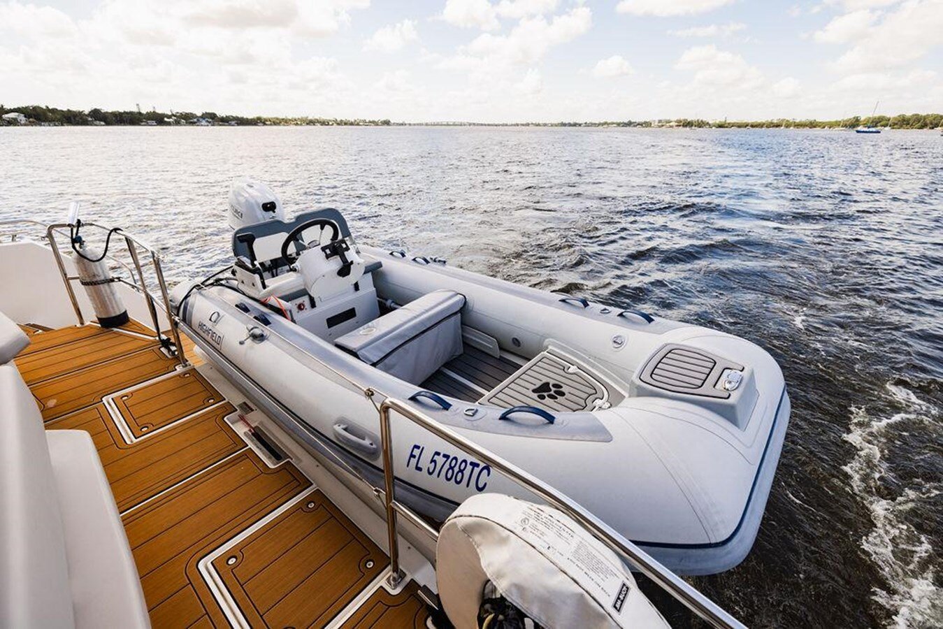 2021-leopard-catamarans-53-1-c915b7