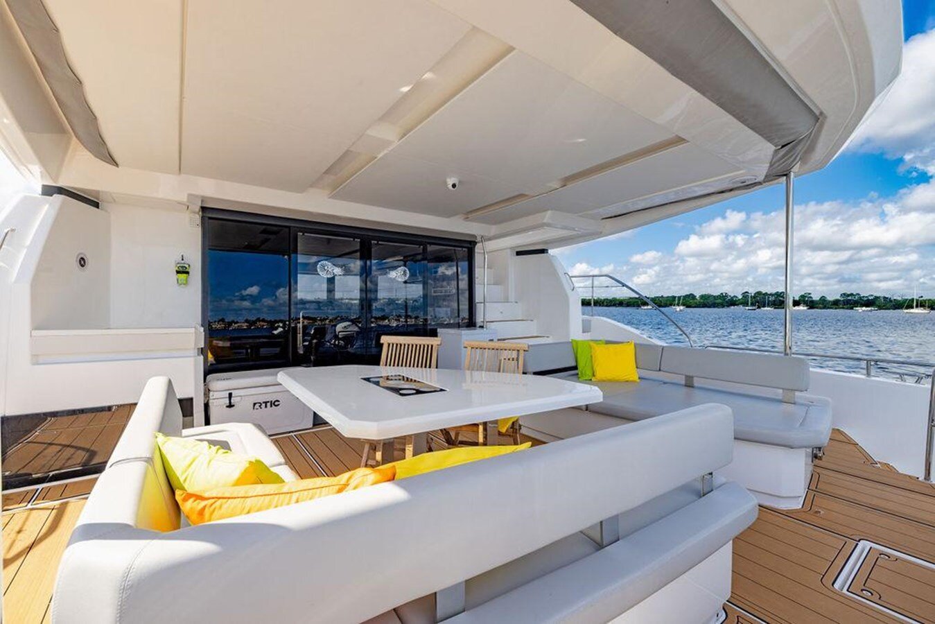 2021-leopard-catamarans-53-1-c915b7