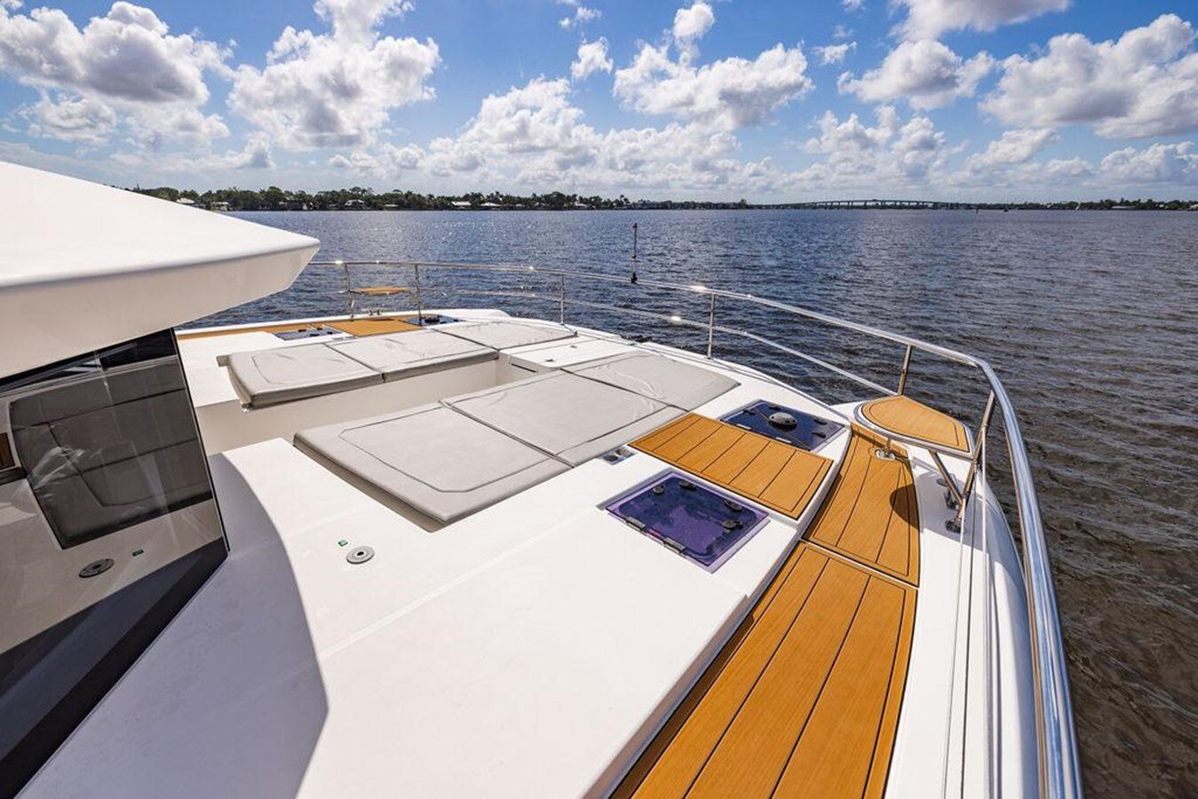 2021-leopard-catamarans-53-1-c915b7