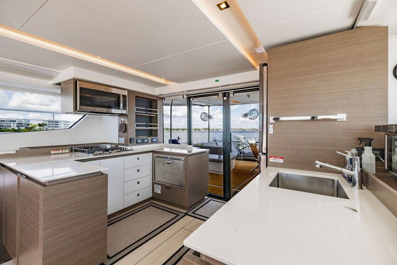 2021-leopard-catamarans-53-1-c915b7