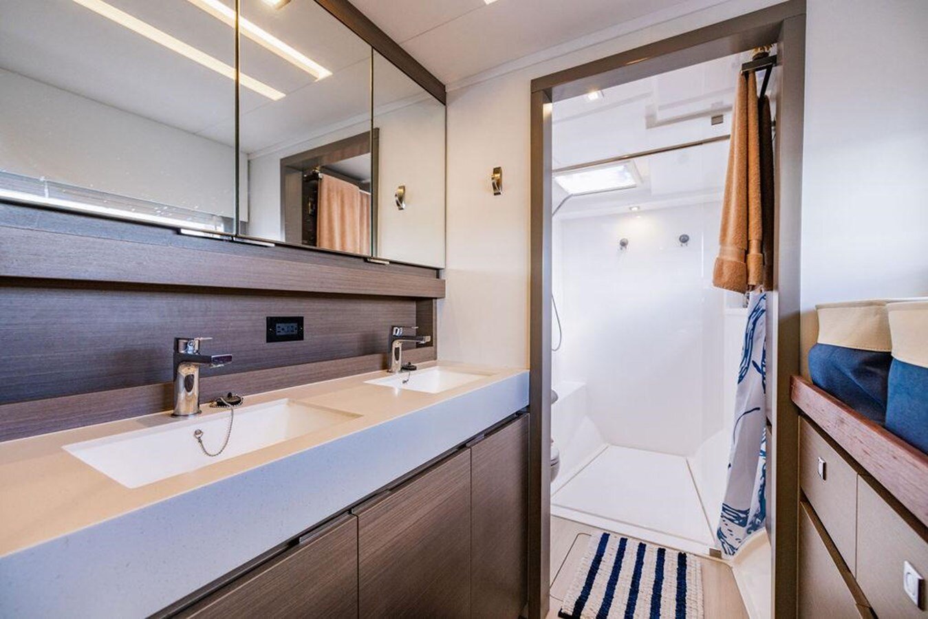 2021-leopard-catamarans-53-1-c915b7