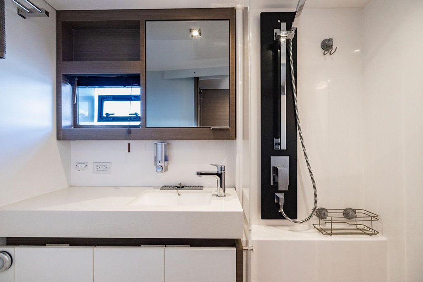 2021-leopard-catamarans-53-1-c915b7