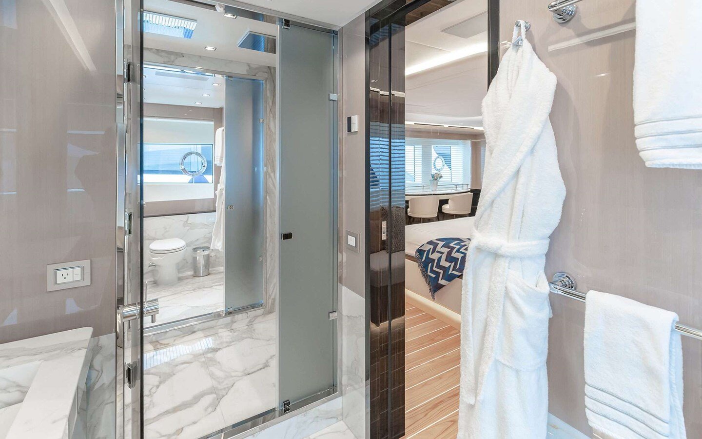 2021 MANGUSTA 108' 4