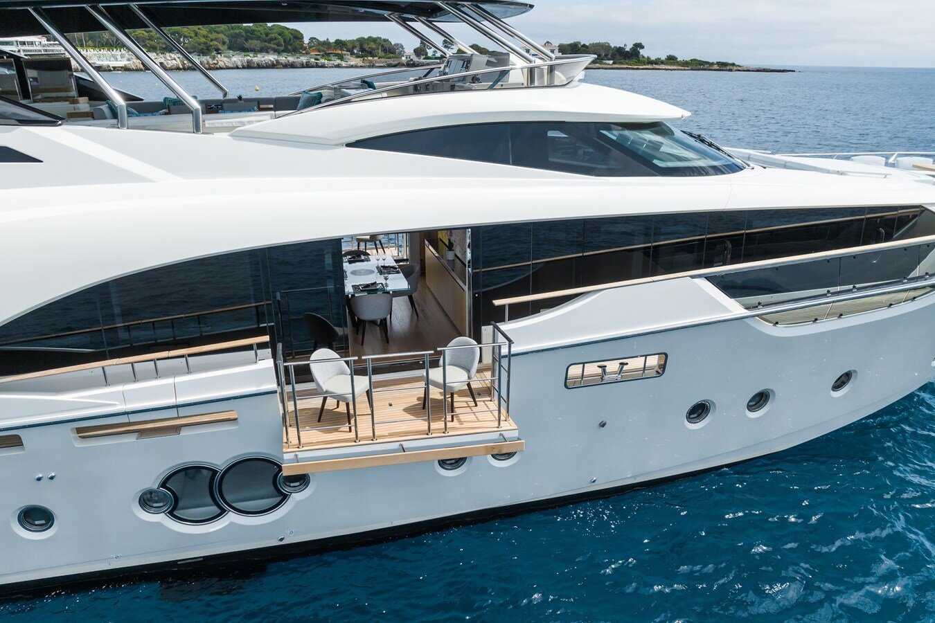 2021-monte-carlo-yachts-96-e1e1f9