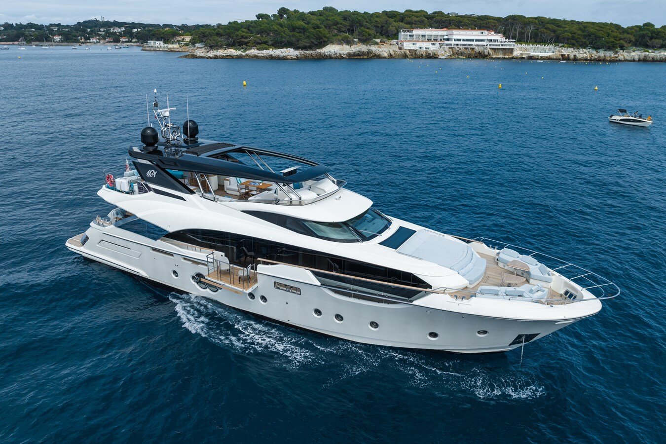 2021-monte-carlo-yachts-96-e1e1f9